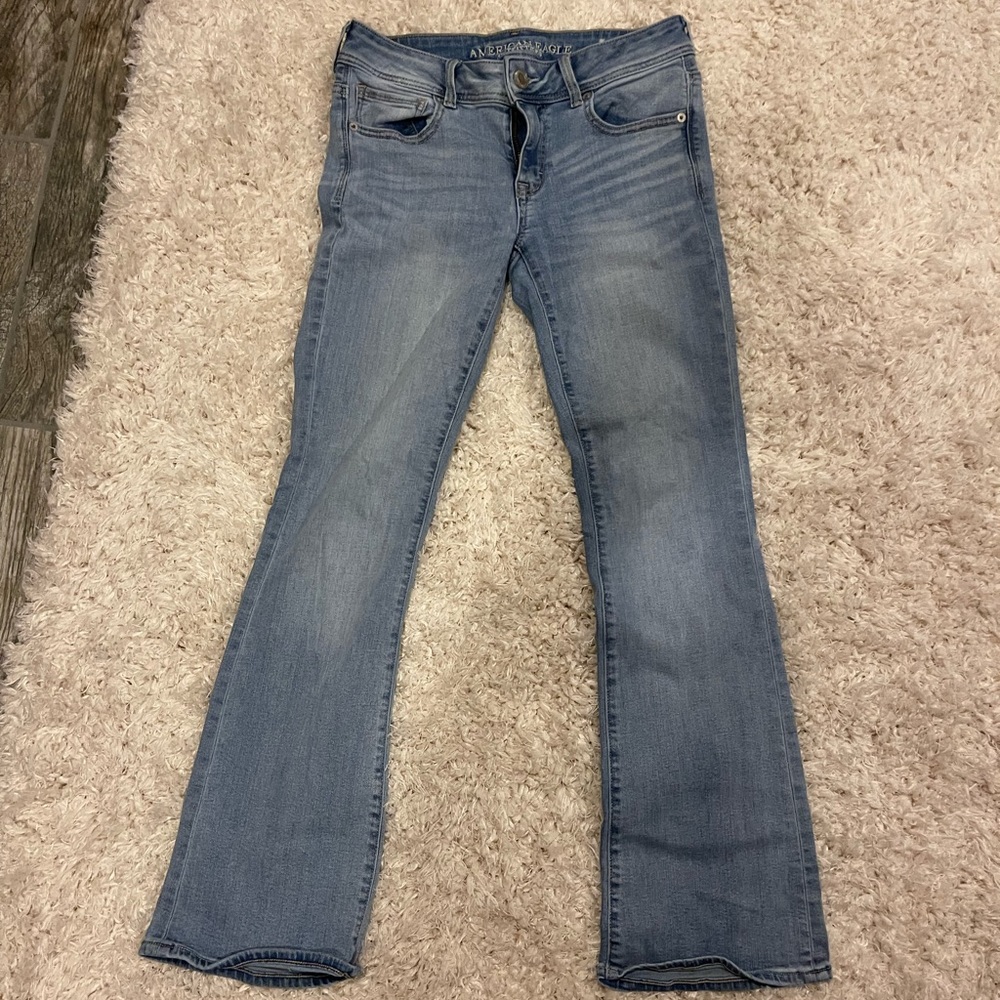 AMERICAN EAGLE OUTFITTERS SIZE 4 SHORT SUPER STRETCH BOOT CUT JEANS